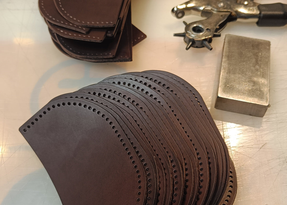étui à boules de pétanque en cuir sur mesure fabrication commande professionnel sous-traitance maroquinerie française faméthic