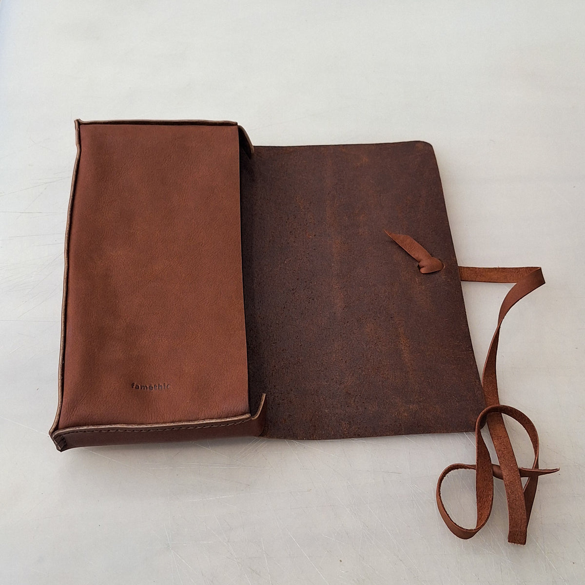 crétion sur mesure en cuir artisan maroquinier faméthic