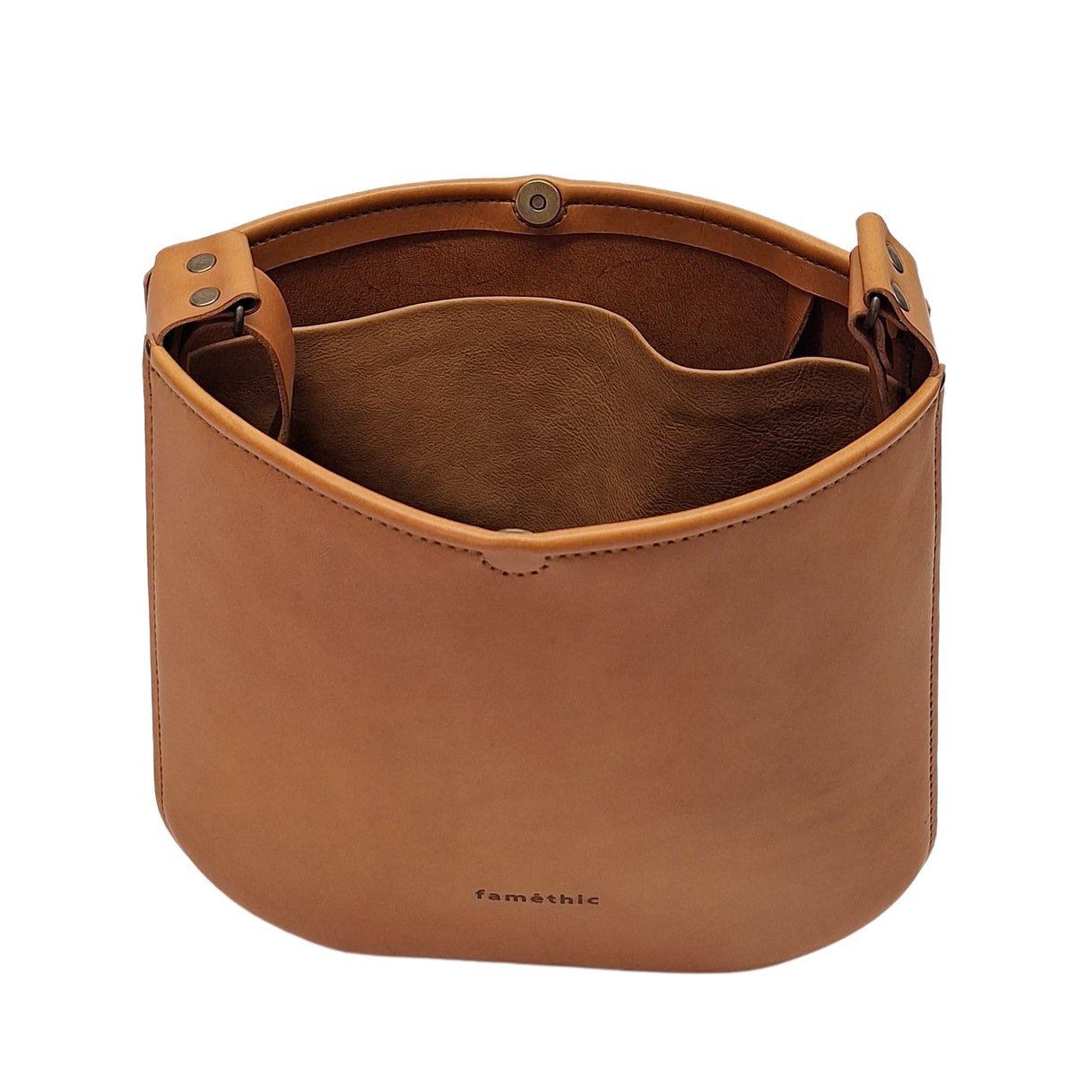 maroquinerie artisanal éthique famethic artisan maroquinier cuir atelier sac besace fabrication français france marseille grand sac cuir camel naturel