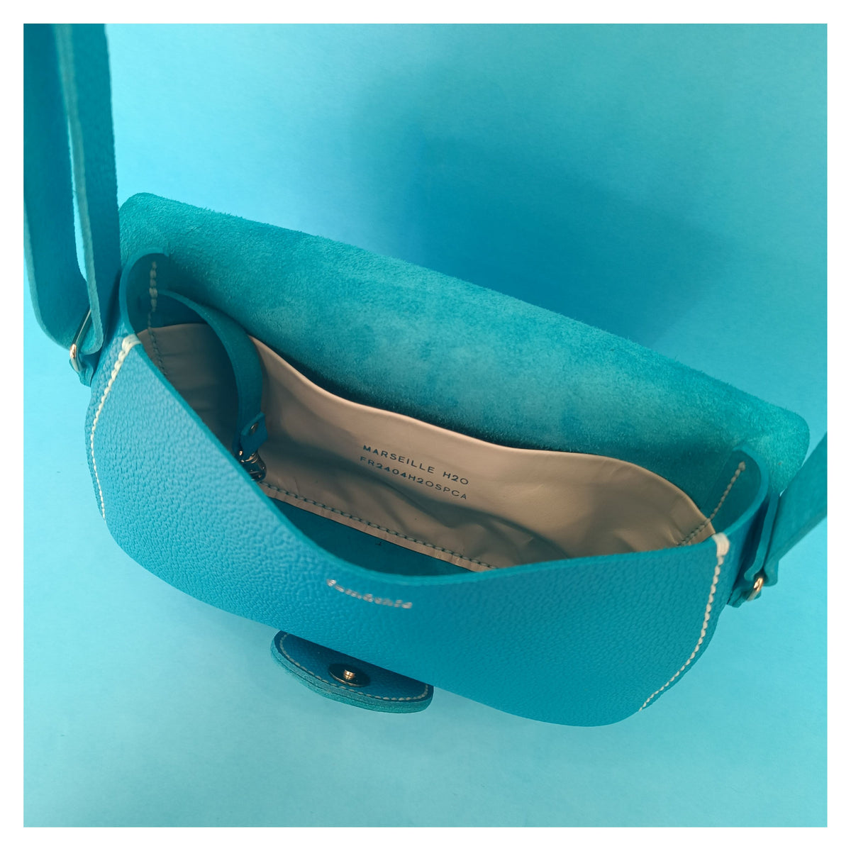 sac à main petite centaurée cuir turquoise collection Marseille H2O faméthic maroquinerie