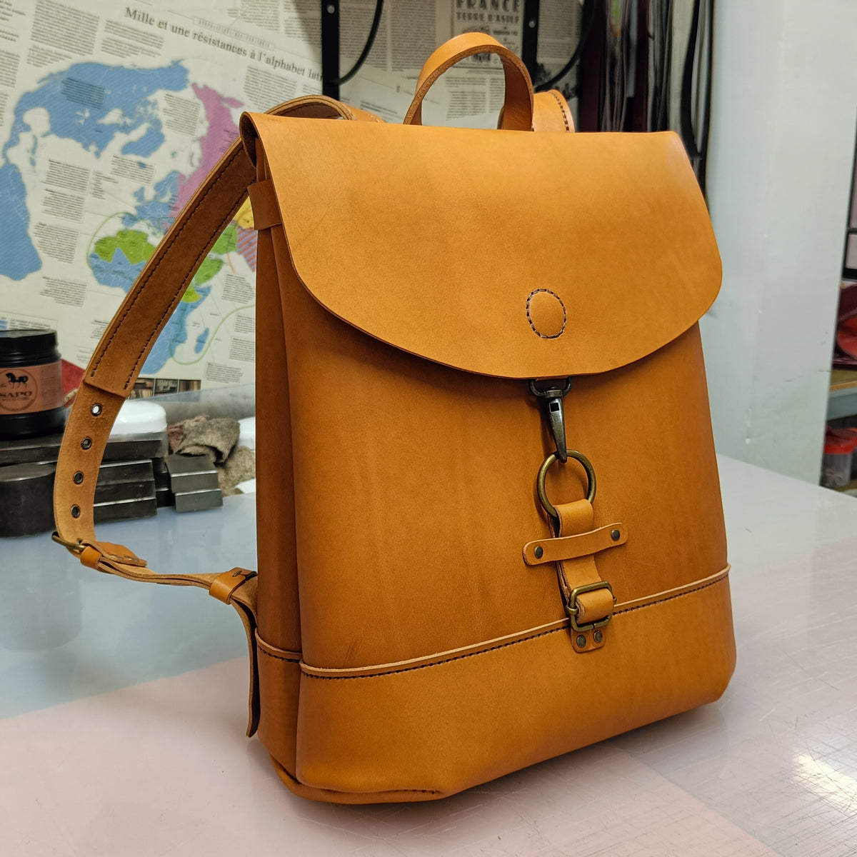 sac à dos grand mauve cuir français italien faméthic maroquinerie weekender voyage artisanal maroquinier