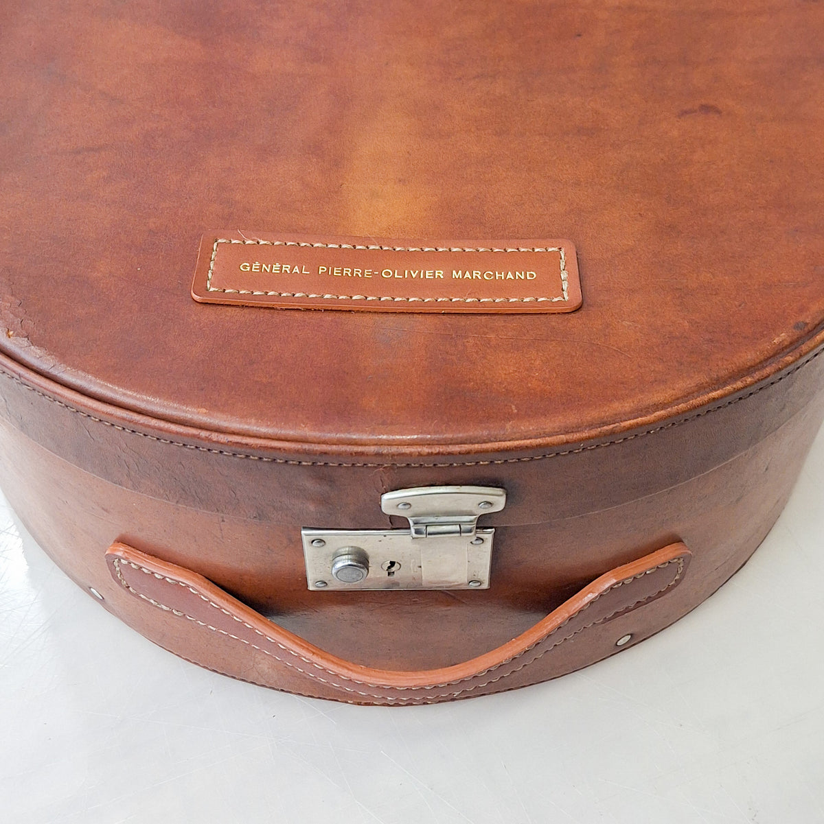 personnalisation d'objets anciens en cuir artisan maroquinier faméthic