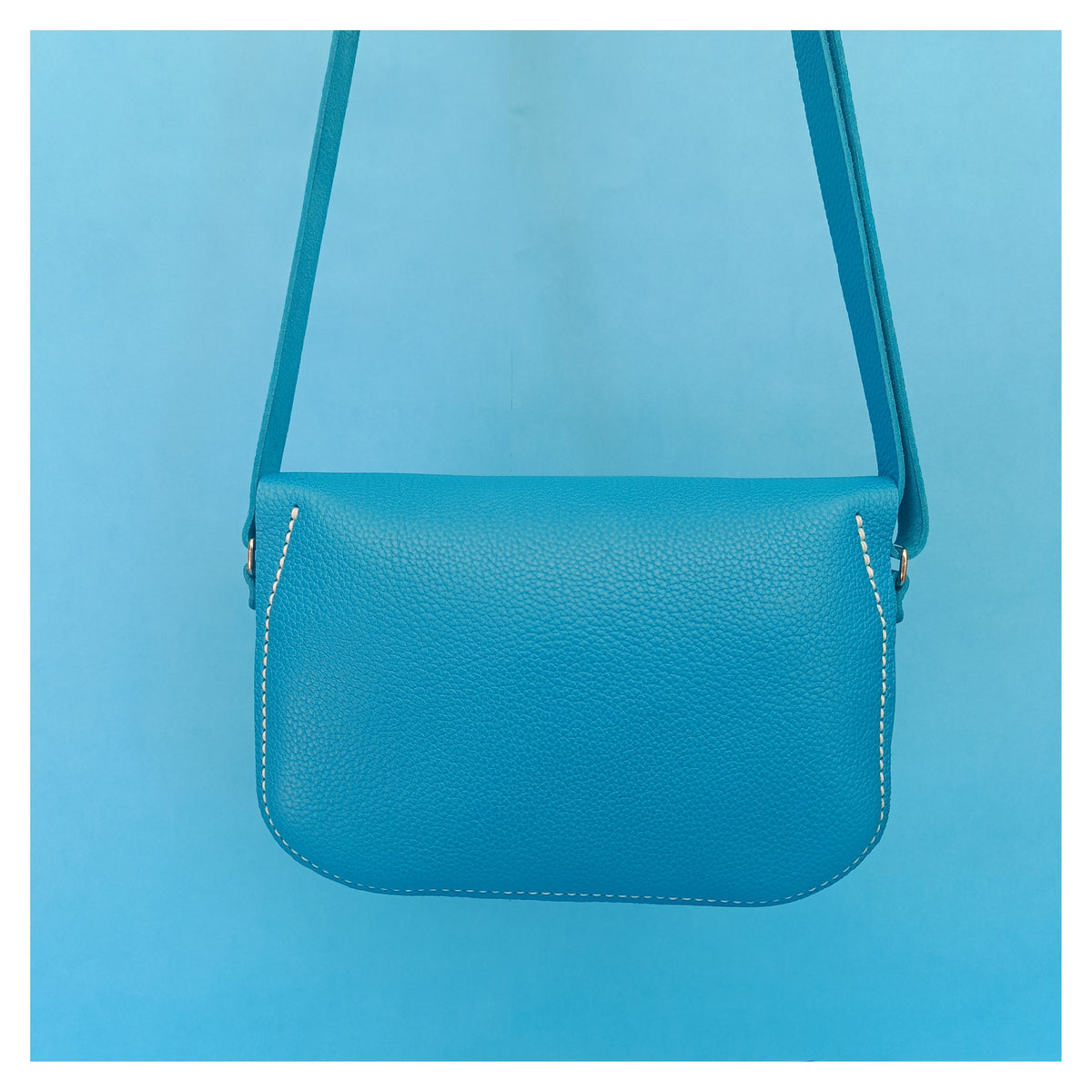 sac à main petite centaurée cuir turquoise collection Marseille H2O faméthic maroquinerie